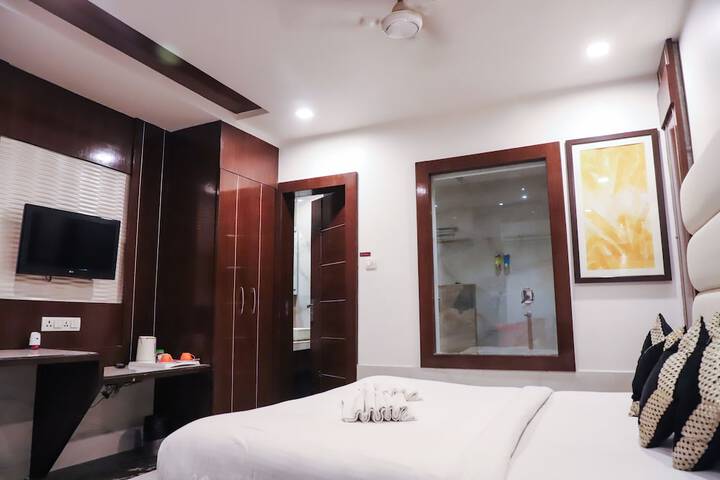 Room 10 of 32