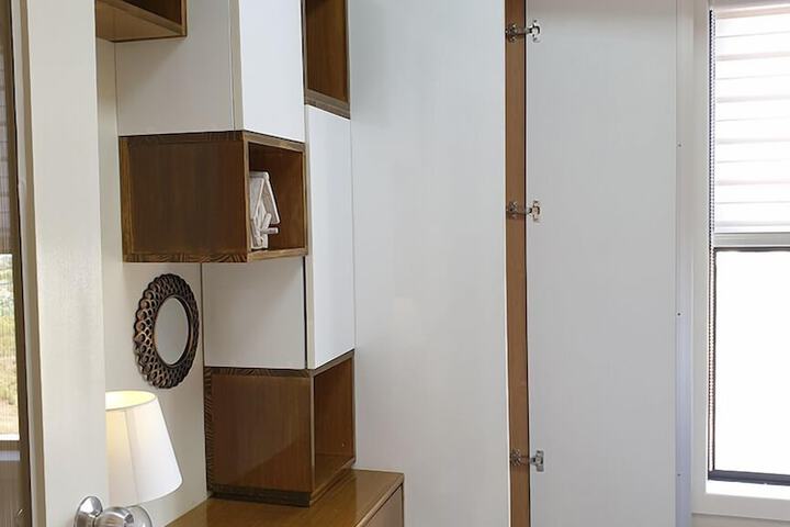 Room 10 of 16