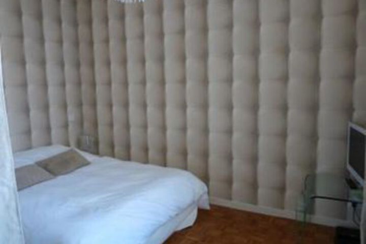 Room 7 of 13