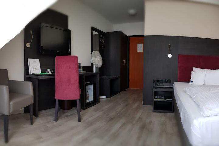 Room 15 of 63