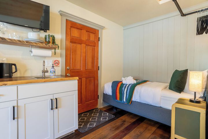 Room 27 of 189