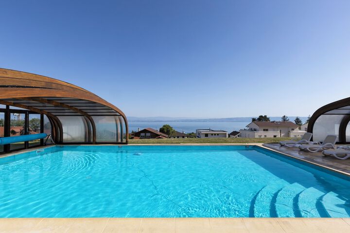 Hotel with Pool