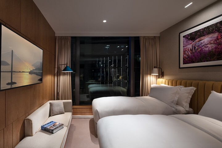 Room 17 of 49
