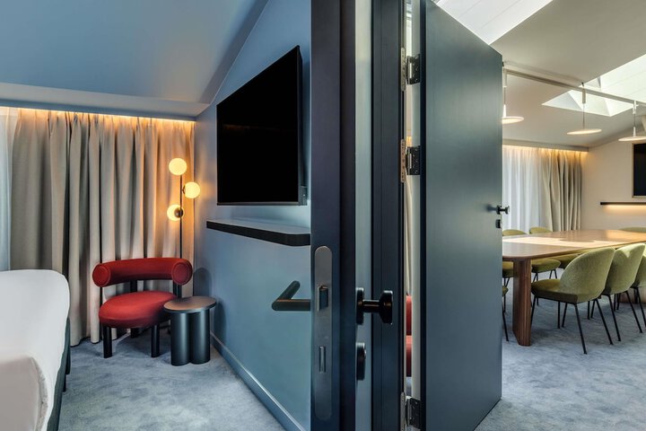 Room 18 of 95