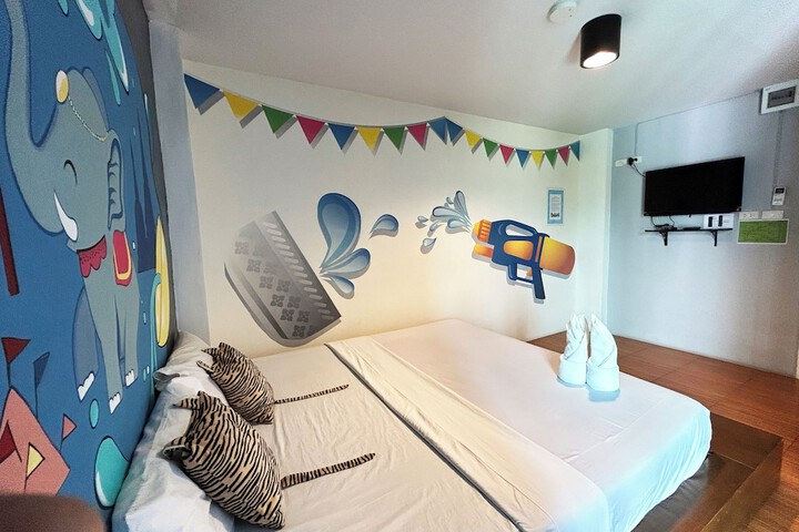 Room 27 of 82