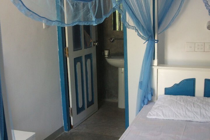 Room 6 of 32