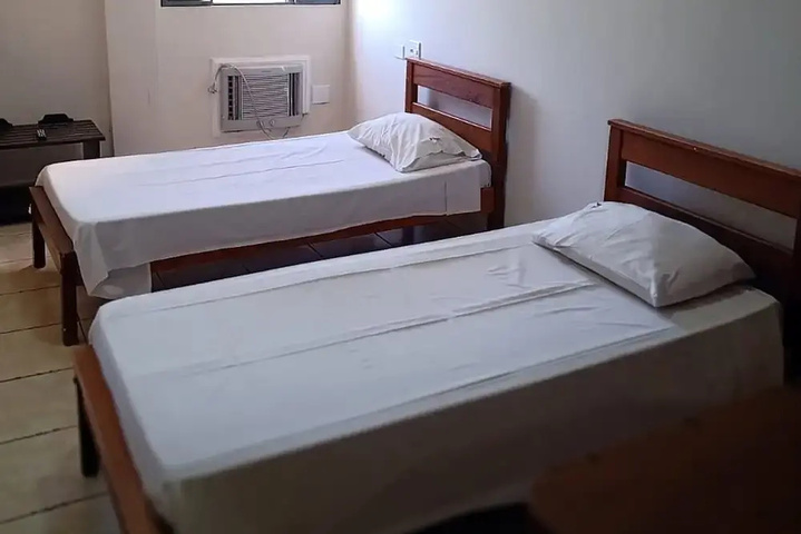 Room 6 of 16