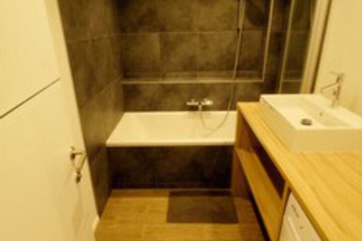 Room 3 of 28