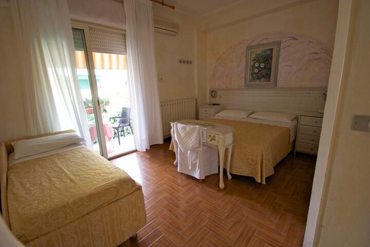 Room 14 of 50