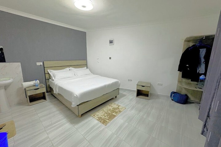 Room 11 of 23