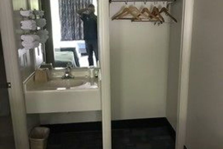 Room 22 of 48