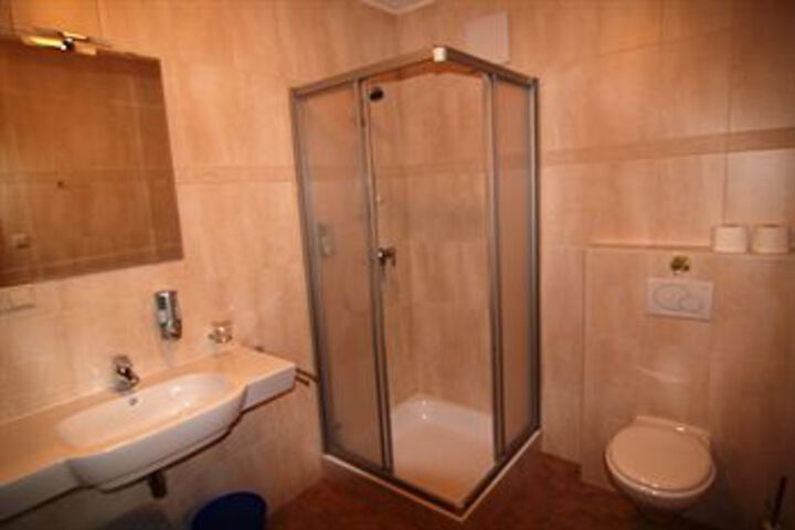 Room 2 of 41