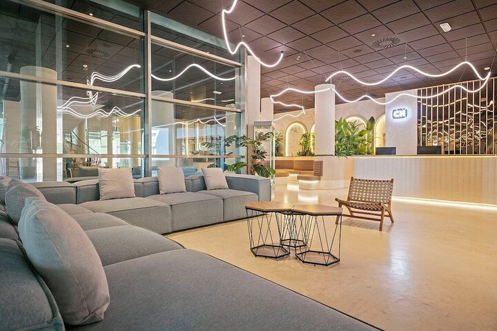 Entrance & Lobby