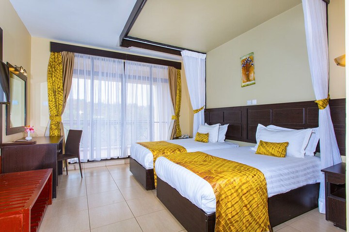Room 4 of 32