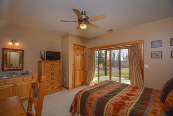 Room 33 of 39