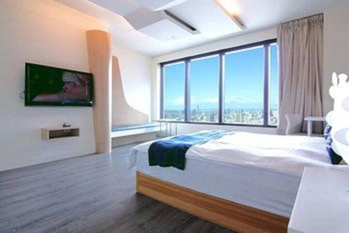 Room 17 of 52