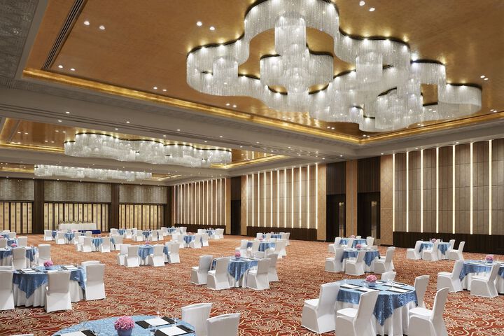 Ballroom/Hall 51 of 59