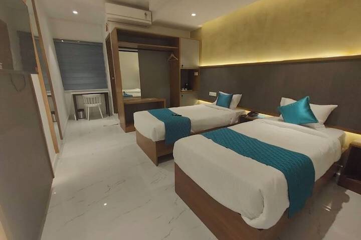 Room 4 of 18
