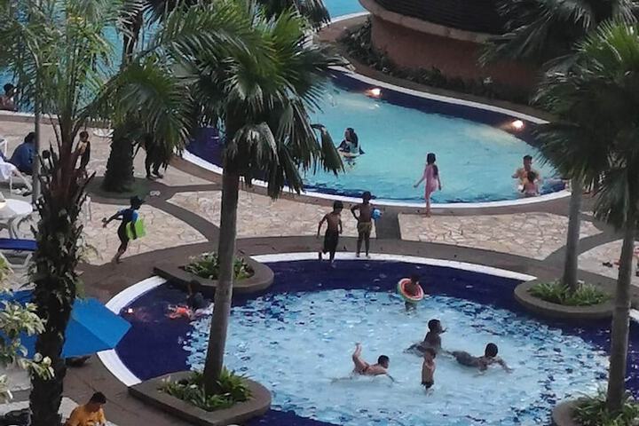 Pool 21 of 28