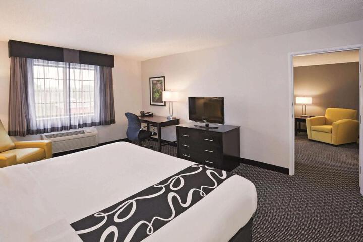 1 King Bed (7 of 18)