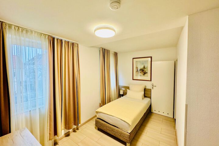 Room 9 of 34