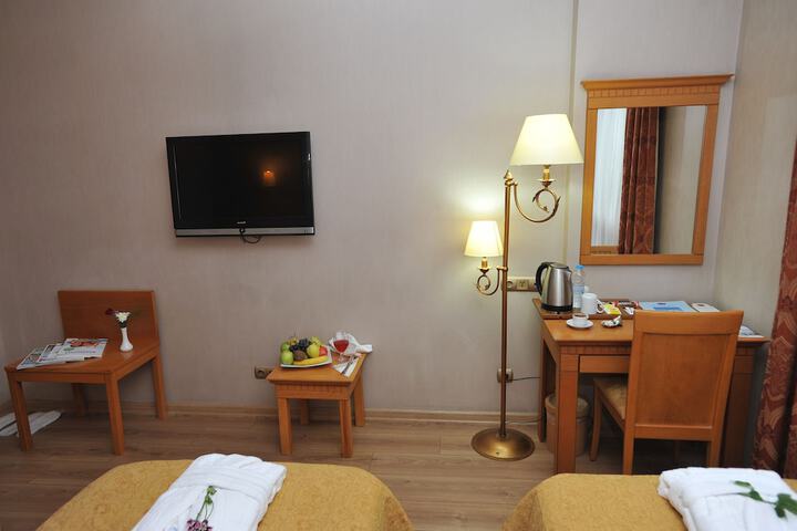 Room 16 of 64