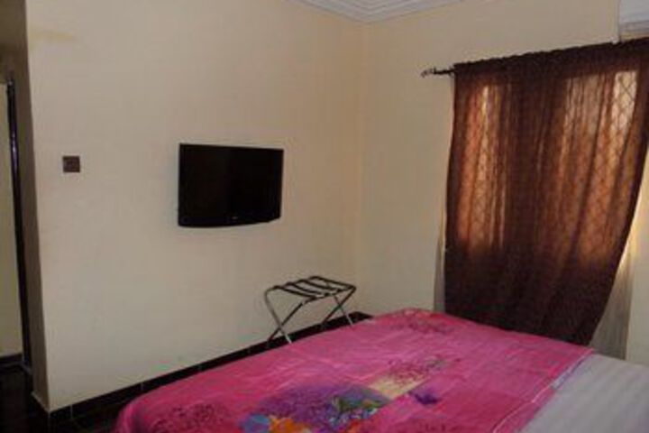 Room 7 of 27
