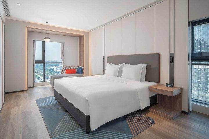 Room 9 of 48