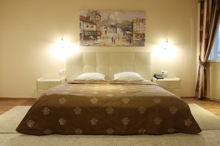 Room 8 of 48