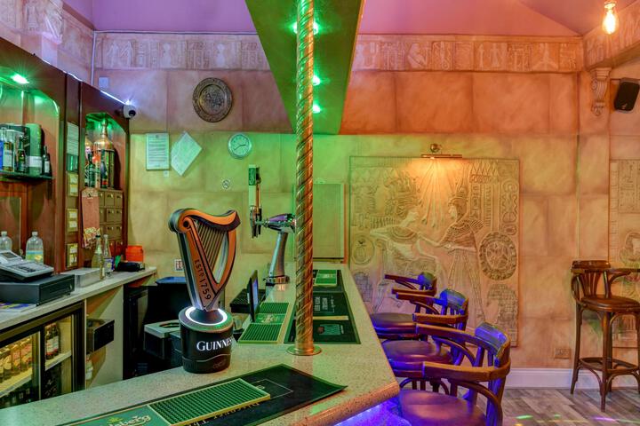 Lounge 13 of 69