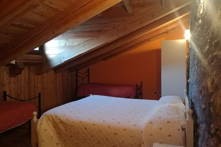 Room 5 of 98