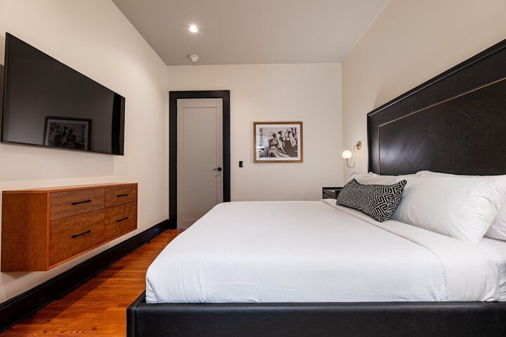 Room 93 of 341