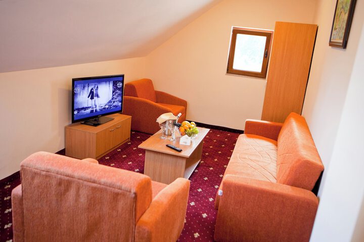 Room 6 of 24