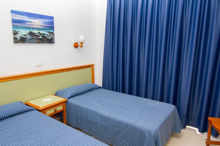Room 8 of 148
