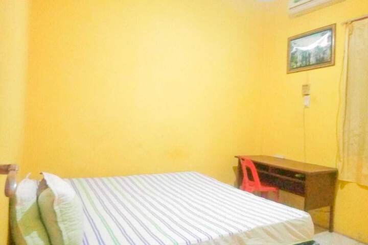 Room 4 of 8