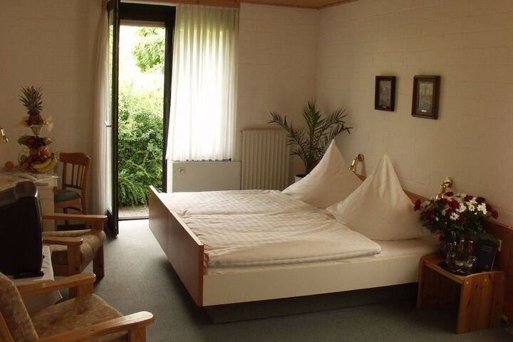 Room 4 of 7