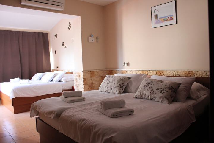 Room 30 of 74
