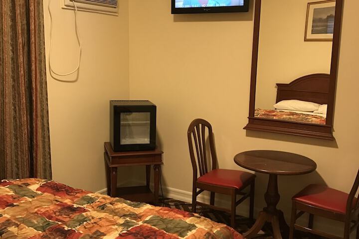 Room 16 of 28