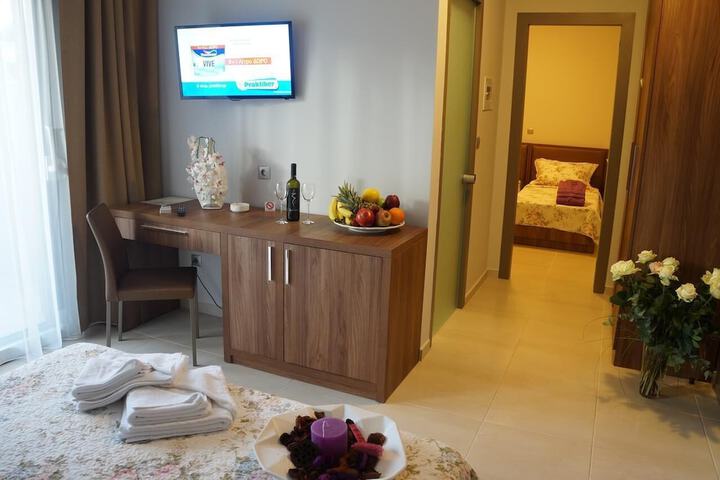 Room 4 of 36