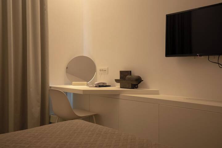 Room 33 of 171