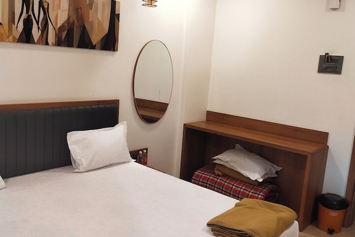 Room 8 of 125