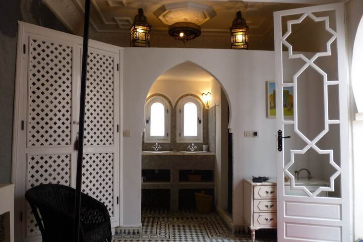Room 6 of 43