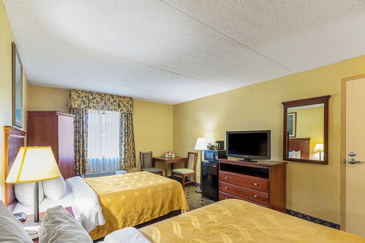 Standard Room, King or Two Doubles (3 of 8)