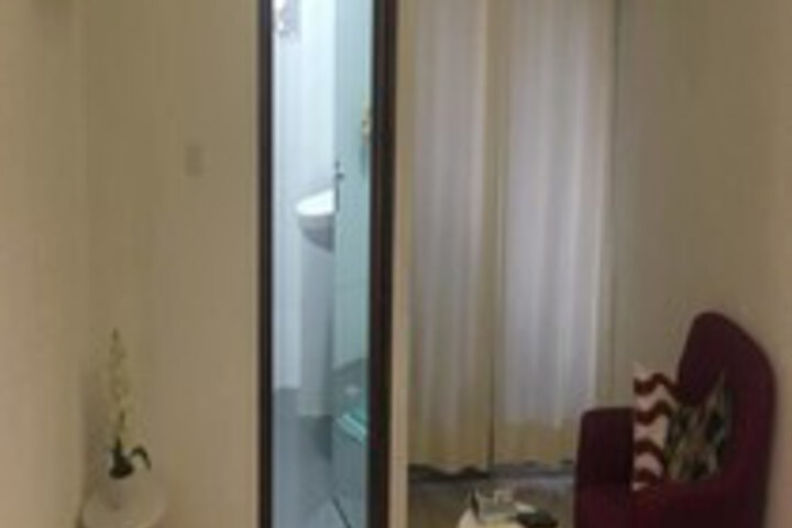 Room 5 of 6