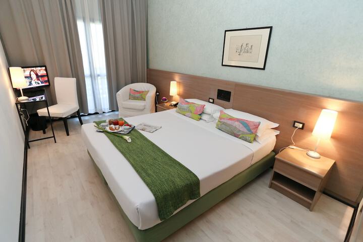 Room 16 of 34