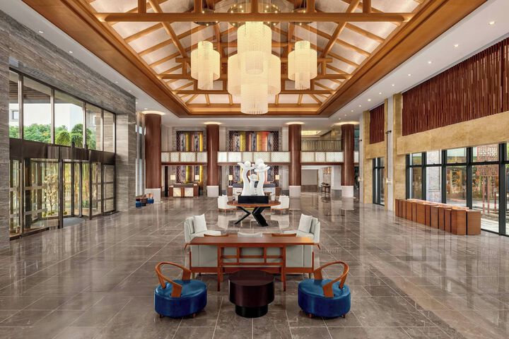 Entrance & Lobby