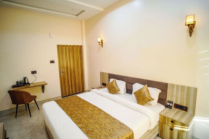 Room 27 of 46