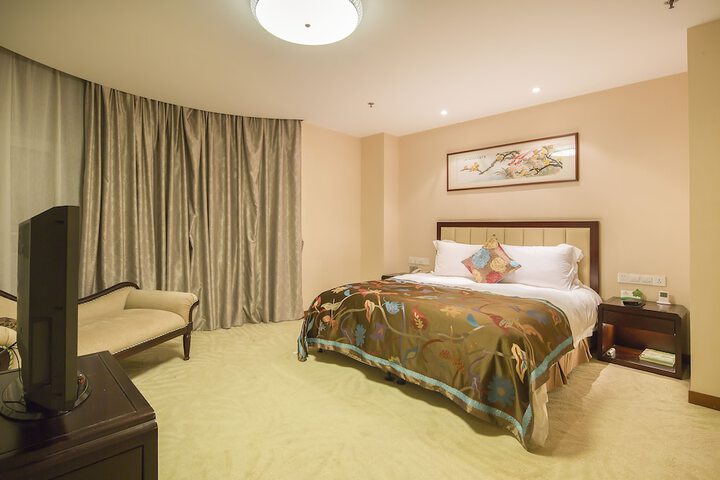 Room 9 of 38