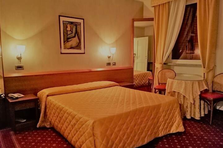 Room 7 of 25