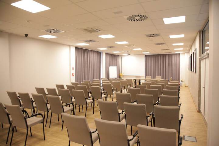 Business Center 47 of 52